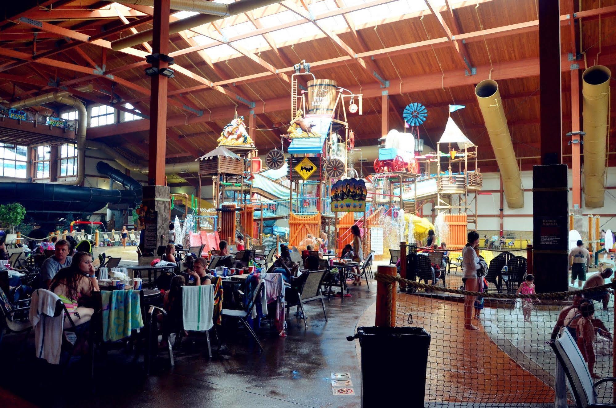 Fort Rapids Indoor Waterpark Resort Columbus Exterior photo
