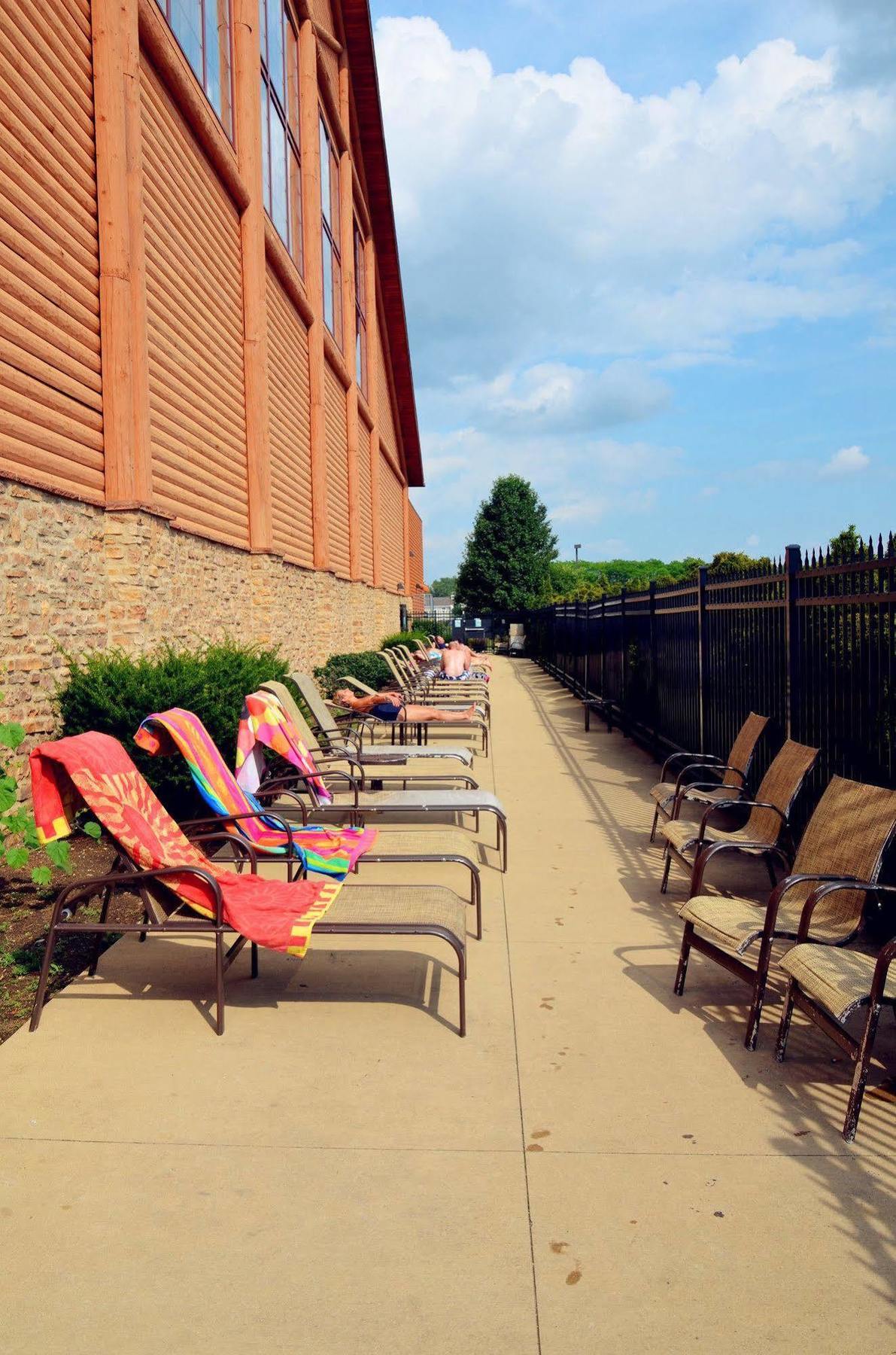 Fort Rapids Indoor Waterpark Resort Columbus Exterior photo